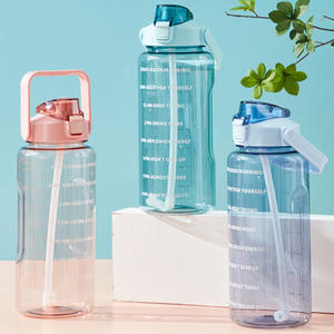 Bouteille d'eau de sport grande capacité WHY86 en plastique, étanche, portable, avec couvercle et paille, graduée, 2L – Vente en gros - Product Image 2