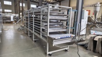 Convoyeur à bande métallique pour snacks et aliments, convoyeur de refroidissement pour aliments frits, séchoir à air froid pour produits à haute température