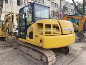 Montacargas Komatsu 70 de Primera Calidad, 7 Toneladas, 90% Nuevo, Original, con EPA, CE, Montacargas Agrícola Usado de 7 Toneladas - Product Image 3