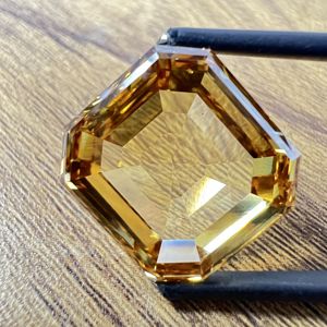 Piedra Suelta de Lujo con Corte Asscher, Gema Creada en Laboratorio, Color Amarillo, Claridad VS1, para Joyería de Diseño, Anillos Personalizados y Piezas Elegantes para Novias - Product Image 1
