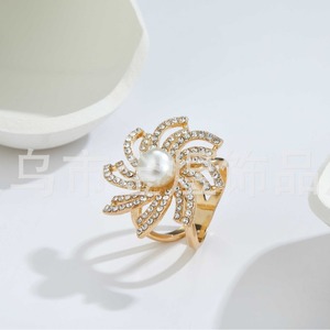 Hebilla para Bufanda con Diseño de Flor de Perlas y Diamantes de Imitación Estilo Europeo, con Diseño Antideslizante, Accesorio de Moda para Mujer - Product Image 4