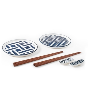 Service à sushi Tsubaki en porcelaine, 8 assiettes décorées avec baguettes et repose-baguettes pour le service du sushi - Product Image 1