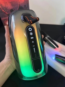 Xung <span class=keywords><strong>RGB</strong></span> <span class=keywords><strong>LED</strong></span> ánh sáng siêu Bass pháo TWS kết nối với nhau cho Bluetooth loa 5 màu sắc đầy màu sắc Pin Powered - Product Image 5