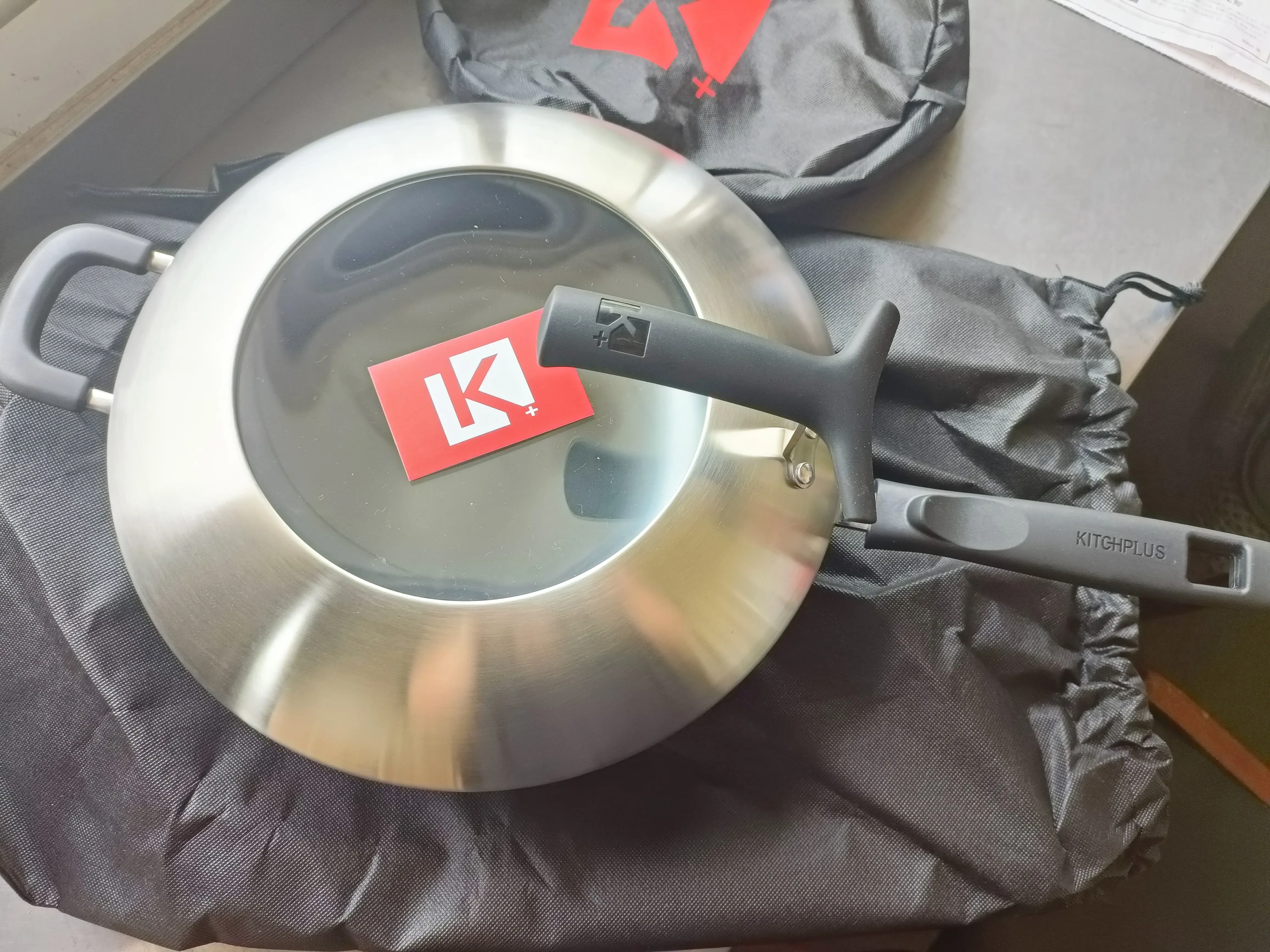 Juneng 32Cm Gietijzeren Koekenpan Anti-Stick Ronde Wok Met Metalen Materiaal Bakeliet Handvat Glazen Deksel Direct Verkocht Fabrikant