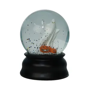بيع بالجملة من الشركة المصنعة هدايا و تزيين تمثال على كرة الثلج للهالويوين وعيد الميلاد