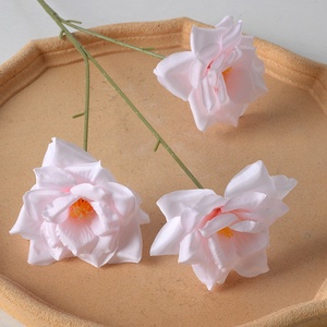 Fleurs artificielles de mariage roses de couleur bonbon pour l'aménagement de la salle et la décoration de plafond à la maison Arrangements floraux polyvalents - Product Image 6