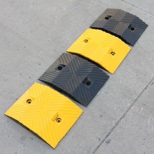 गर्म बिक्री कारखाने मूल्य भारी शुल्क प्रीमियम गुणवत्ता पुनर्नवीनीकरण रबर रोड हम्प टिकाऊ गति बम्प 15 टी लोड क्षमता 1-5mph - Product Image 2