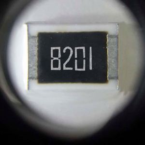 Manufacturer Direct RR4532 1812L8201FT 1812 4532 Resistors Chip Resistors SMD Resistors 8.2Kohm 1% 3/4W Thick Film Resistor - Product Image 1
