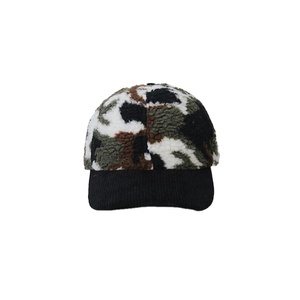 Casquette de baseball d'hiver en velours côtelé avec bordure camouflage, doublure en polaire chaude, design 5 panneaux, logo brodé personnalisé - Product Image 1