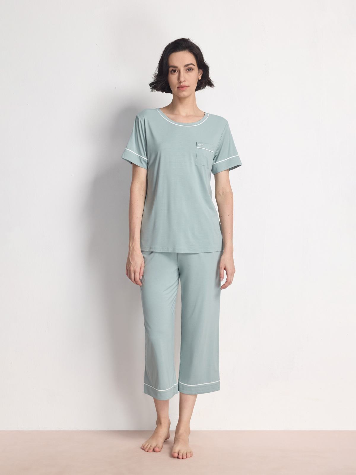 สีเทา-เขียว