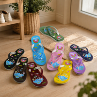 Sandales d'été antidérapantes à lanières tressées pour filles, vente en gros, directement de l'usine, avec logo personnalisé, en PVC, tongs de plage, pas cher