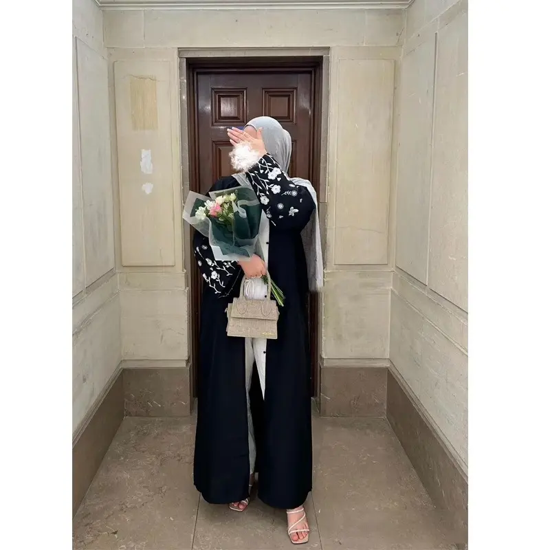 Hete Verkopende Islamitische Kleding Dubai Moslim Vrouwen Geborduurde Vleermuis Lange Mouwen Losse Gewaden Cardigan Abaya