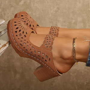 รองเท้าส้นเตี้ยแบบสวม รุ่นใหม่สำหรับฤดูร้อน ไซส์ใหญ่ ส้นหนา ปิดนิ้วเท้า สำหรับผู้หญิง - Product Image 3