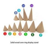 Support de présentation en bois naturel A1 en forme de cône avec base plate et finition lisse pour la présentation de bijoux sur comptoir de vente au détail