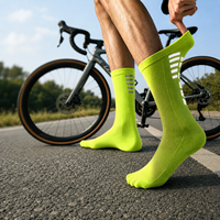 Chaussettes de sport respirantes à compression côtelée avec logo personnalisé réfléchissant pour la sécurité à vélo