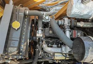 Chargeuse-pelleteuse CAT 420F d'occasion, modèle original, idéale pour les projets agricoles et urbains, avec pompe hydraulique Denison - Product Image 4