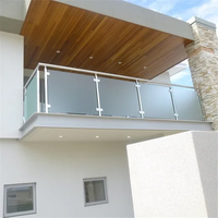 Système de balustrade en verre avec poteaux en aluminium anodisé pour bâtiments résidentiels modernes sur les marchés d'exportation mondiaux