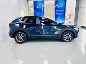<span class=keywords><strong>Mazda</strong></span> CX-30 2.0L 2021 avec transmission automatique, sièges en cuir, caméra de recul, SUV confortable - Product Image 4