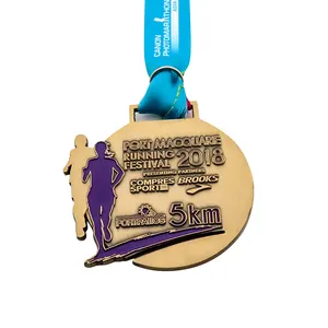 Üretici toptan özel yarış boş çinko alaşım 3D altın ödülü maratonu koşu özel Metal spor madalya ile şerit