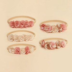 Diadema suave con diseño de rosa para bebé, diadema elástica de nailon para bebé, accesorios para el cabello ligeros que no dañan al bebé, accesorios para recién nacidos - Product Image 3