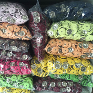Deux parties recouvertes de tissu à <span class=keywords><strong>coudre</strong></span> sur bouton <span class=keywords><strong>pression</strong></span> en métal en laiton pour vêtements - Product Image 6