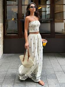 נשים עם הדפס בוהמייני קיץ שני חלקים סט מכנסיים רחבים בגזרה רופפת לבוש קז'ואל על חוף הים - Product Image 4