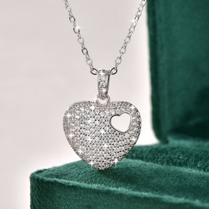 Collar con Colgante de Corazón Hueco en Cobre Ecológico con Zirconia y Baño de Oro de 14k, Joyería de Moda para Regalo de Parejas - Product Image 4