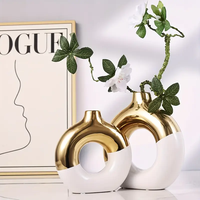 Vase en Céramique Haut de Gamme Bloqué Or Style Nordique Abstrait Européen de Luxe pour Décoration de Salon Intérieur et Extérieur