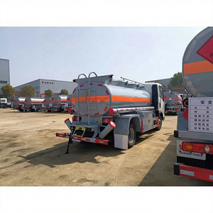 Vente directe d'usine - Camion-citerne HOWO 4X2 de 5000 litres pour un transport efficace de l'huile - Product Image 6