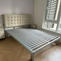 Lit mezzanine modulaire en profilés aluminium avec bureau intégré et tiroirs de rangement coulissants pour appartement et dortoir
