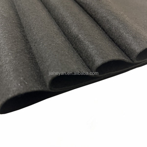 Rollo de fieltro de poliéster negro de 1mm <span class=keywords><strong>para</strong></span> textiles <span class=keywords><strong>para</strong></span> el hogar, revestimiento de cuero, tapicería, sensación suave y rígida <span class=keywords><strong>para</strong></span> <span class=keywords><strong>muebles</strong></span>, sofás artesanales hechos de PU - Product Image 1