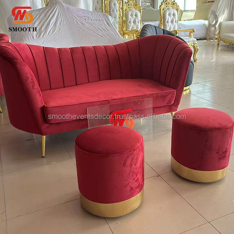 เก้าอี้สีขาว