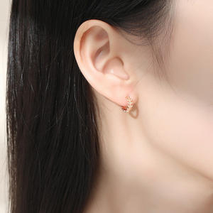 E4072 Orecchini a cerchio in oro bianco con motivo vegetale, stile classico, unisex - Product Image 6