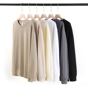 T-shirt <span class=keywords><strong>Nera</strong></span> a Maniche Lunghe da Uomo Personalizzata in 100% Puro Cotone 220g, Vestibilità Ampia e Oversize con Stampa Serigrafica - Product Image 1