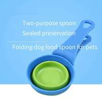 Cuillère à nourriture pour animaux de compagnie pliable 3-en-1 avec clip de fermeture de sac et tasse en silicone rétractable pour l'alimentation des chiens et des chats - Vente en gros