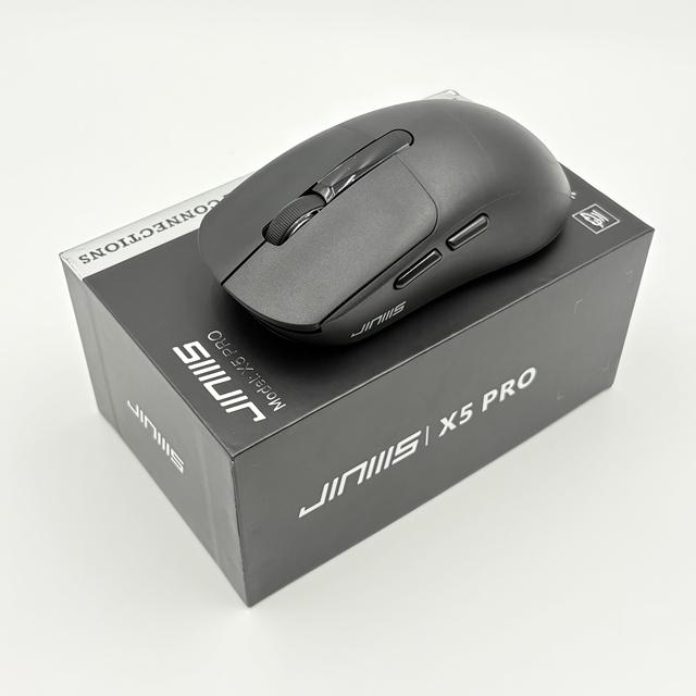 JINMS X5 Pro Wholesale OLED Screen PAW3395 63g Ultra-light 26K DPI Tri-Mode Wireless Gaming Mouse OEM 400mAh Battery for Esports