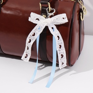 2025 mode personnalisé blanc évider amour arc motif léopard flotteur porte-clés sac pendentif - Product Image 4
