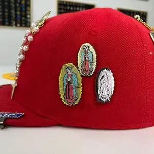 مبيع بالجملة دبابيس قبعة مكسيكية سان جودا مادونا وطفل دبابيس مخصصة غوادالوبي ماري ماري العذراء المينا دبابيس طية صدر بشعار