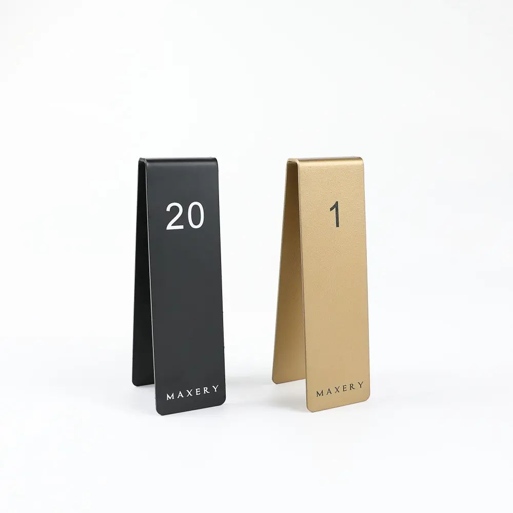 Maxery Impression double face Logo personnalisé Numéro de table en fer de première qualité Numéro de siège en métal pour restaurant hôtel bars