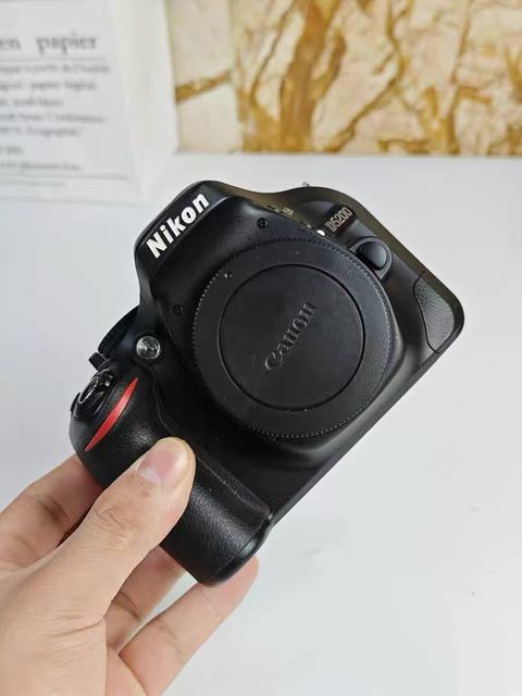 D5200 Second Hand DSLR Camera 8MP 10X Optical Zoom F1.8 HD Videowith Original Accessories No Scratch Memory Card