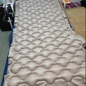 Colchón de aire romboidal con capacidad de carga de 200 kg para pacientes mayores postrados en cama - Product Image 3