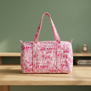 Sac fourre-tout rose imprimé avec motif décoratif et doubles poignées d'épaule pour le shopping décontracté et les essentiels quotidiens - Product Image 1