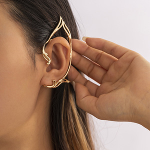 Clips d'oreilles minimalistes <span class=keywords><strong>de</strong></span> style européen et américain, personnalisés, creux, en forme d'oreilles <span class=keywords><strong>de</strong></span> chat, sans trous d'oreilles, crochets d'oreilles d'elfe polyvalents, boucles d'oreilles - Product Image 1
