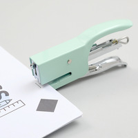 Agrafeuse à main en métal Macaron n ° 10 économie de main-d 'œuvre petite machine à emballer à emporter de bureau état neuf pour usage domestique et vente au détail