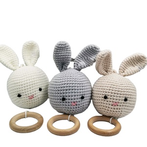 TK Peluche <span class=keywords><strong>de</strong></span> Conejito Amigurumi Hecho a Mano con Cabeza <span class=keywords><strong>de</strong></span> Ganchillo, Juguete Suave Tejido con <span class=keywords><strong>Caja</strong></span> <span class=keywords><strong>de</strong></span> Música, Material <span class=keywords><strong>de</strong></span> Poliéster, Estilo Adorable - Product Image 1