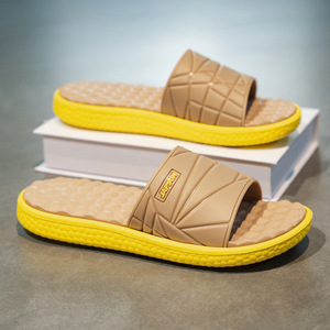 Sandales à plateforme épaisses bicolores jaune kaki avec semelle intérieure massante en nid d'abeille, pantoufles d'intérieur souples en EVA - Product Image 1