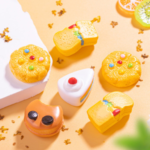 Mignonnes breloques miniatures 3D en résine, imitation biscuits, gâteaux et macarons, pour la création de nourriture miniature, la maison de poupée DIY, les porte-clés et la décoration de slime - Product Image 3
