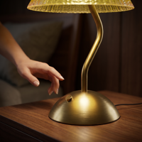 Lampe de table LED sans fil moderne avec abat-jour en verre dégradé ambre-vert, tige en laiton courbée, variateur de luminosité tactile continu, pour salle à manger et chevet, idéale pour mariage