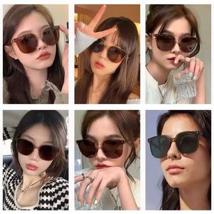 Lunettes de soleil pliantes ZT pour femmes, monture intégrale en résine, protection UV385 classe 2, pare-soleil 100% anti-UV, style pliable pour l'été - Product Image 1