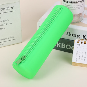 Étui à crayons créatif en silicone avec dégradé de couleurs, trousse à crayons mignonne pour étudiants - Product Image 4